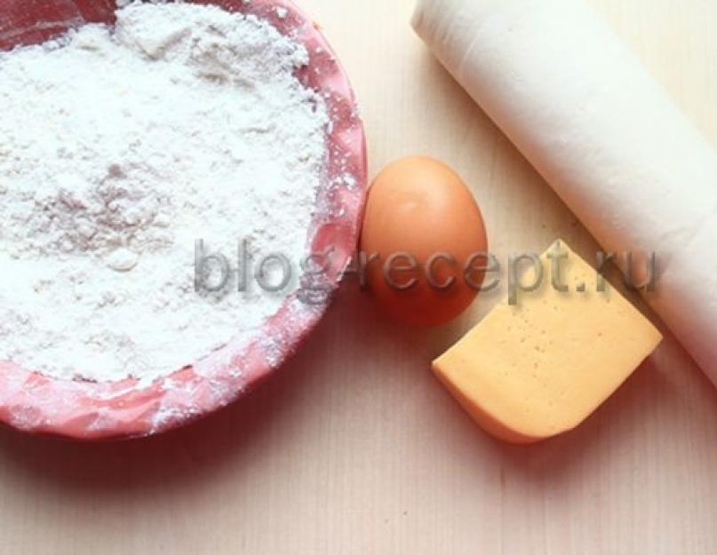 Как приготовить слоеные хачапури. Хачапури из слоеного теста с сыром