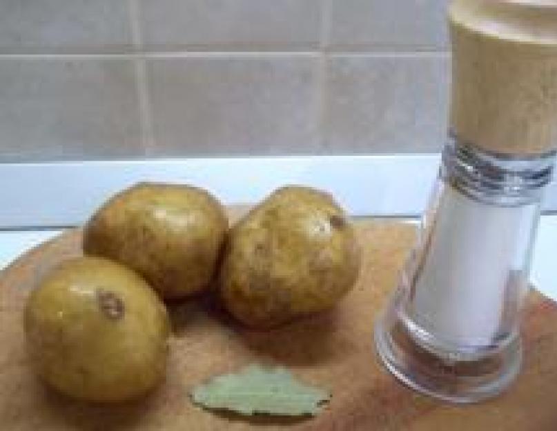 Вареная картошка в мундире. Молодая картошка, запеченная в духовке с чесноком Вареная картошка в мундире