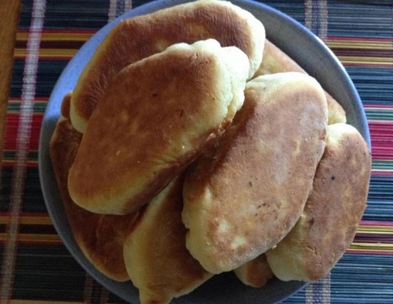 Приготовление жареных пирожков с яблоками